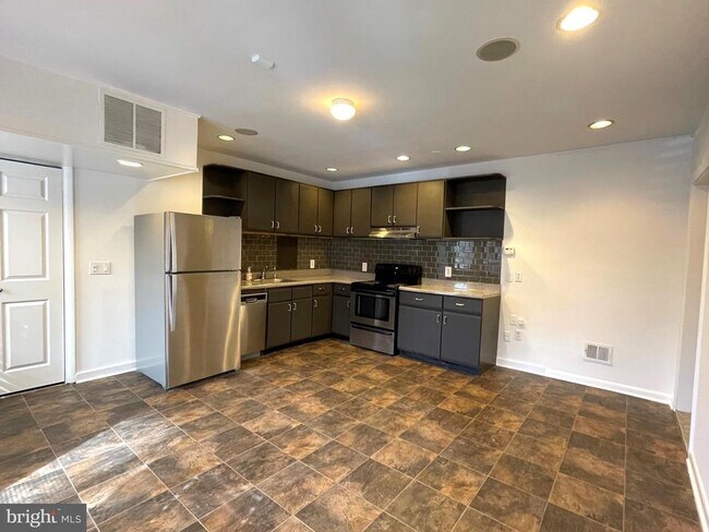 Building Photo - 34 W Montgomery St