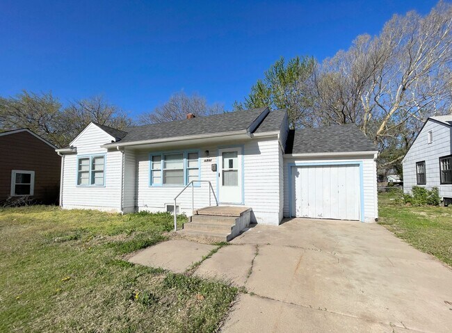 Building Photo - Cozy 3 Bed 2 Bath Home with Basement in Wi...