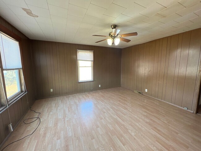 Foto del edificio - 3 Bedroom 1 Bath on Double Lot