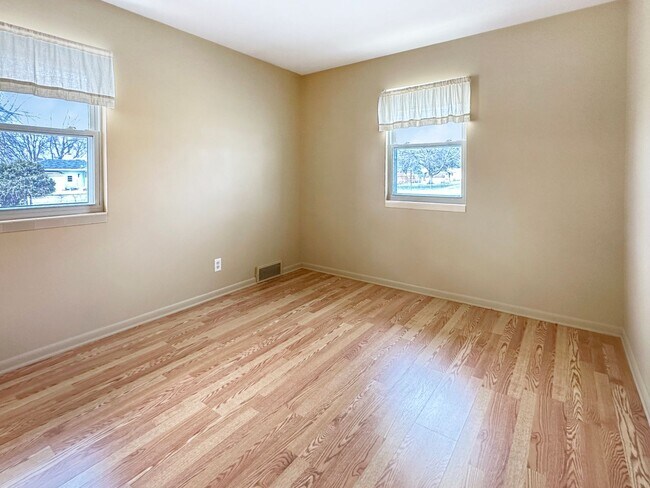 Building Photo - Newly Remodeled 3 bed/1.5 bath in Walker- ...