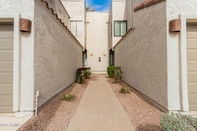 Foto del edificio - 10115 E Mountain View Rd