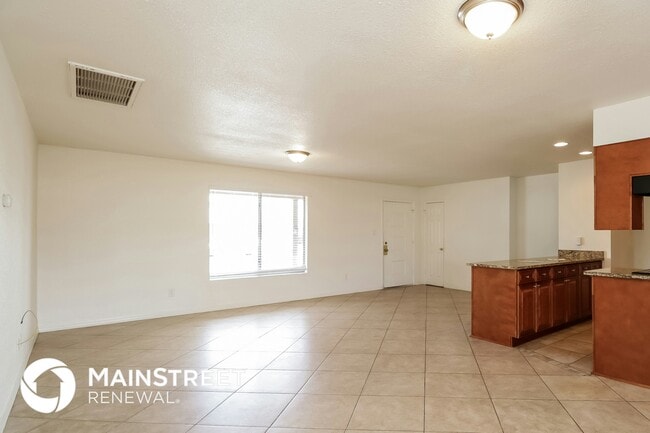 Building Photo - 4725 W Crittenden Ln