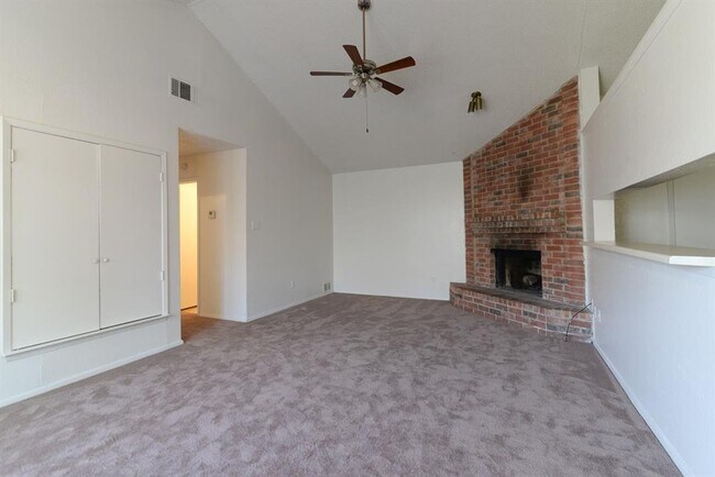 Building Photo - 1754 Carrington Dr