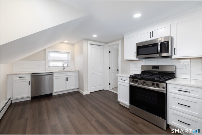 Foto del edificio - 28 Aircraft Rd