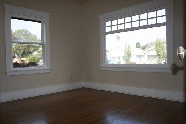 Photo - 1424 W 37th Dr House