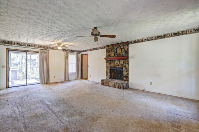 Building Photo - 503 Fayetteville Rd