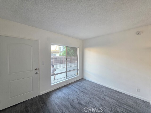 Foto del edificio - 6018 Hazelhurst Pl