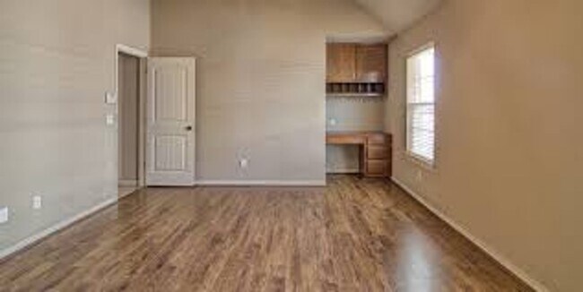Building Photo - Gated Addition -  3 Bed 2 Bath 2 Car Garage Home - Edmond Schools - Gated Community