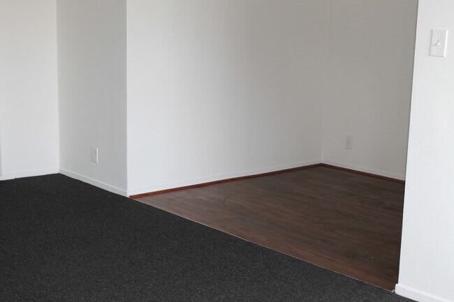 Building Photo - 1017 N Hudson Ave