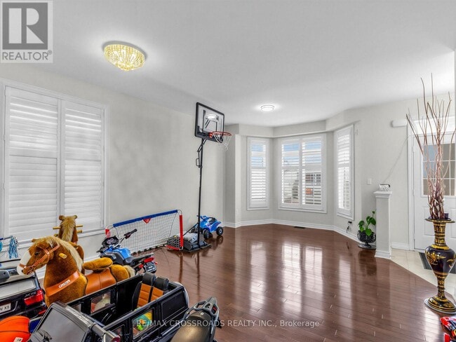 Building Photo - 9 Rossmore Dr