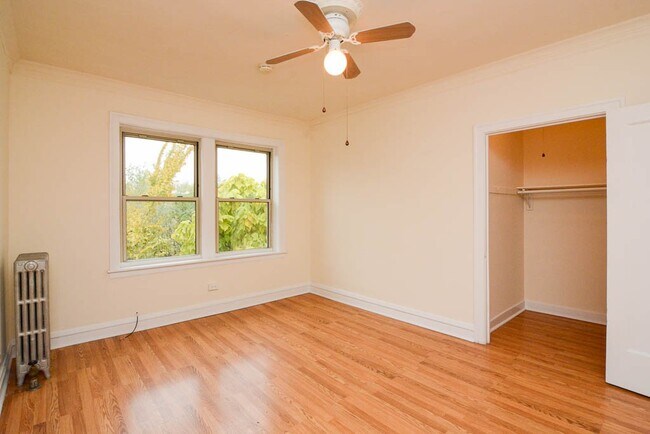 Foto del edificio - 2536 N Sawyer Ave