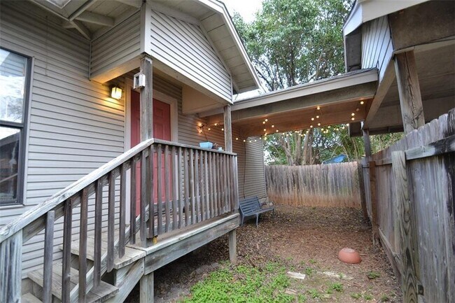 Building Photo - 1006 Morrow St