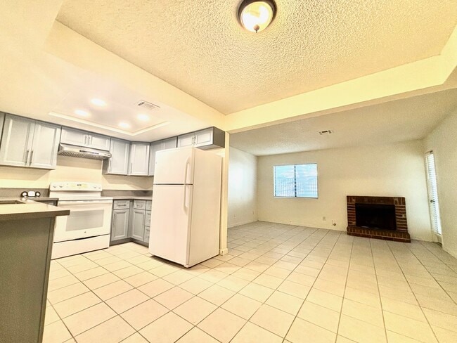 Building Photo - 1701 E Katie Ave