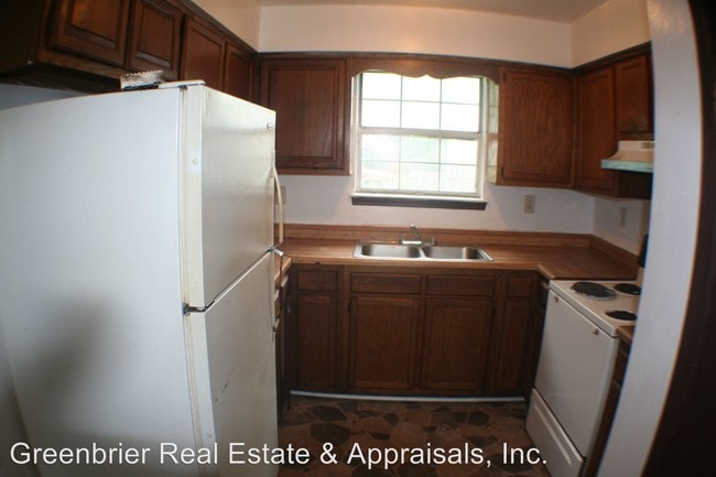 Building Photo - 404 Berkley Ave Ext