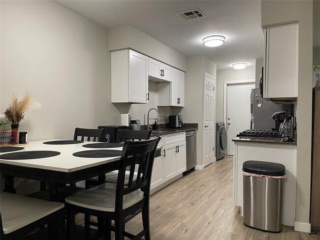 Foto del edificio - 5004 Mashie Cove