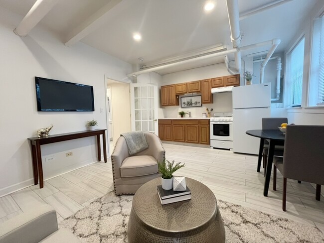 Building Photo - 3604 W Dickens Ave