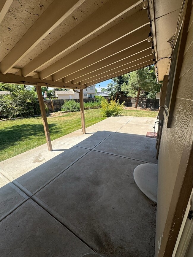 covered patio - 5879 S Oak St