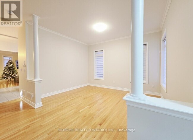 Building Photo - 185 Paradelle Dr