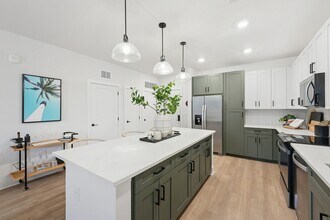 Building Photo - Alton LakeHouse