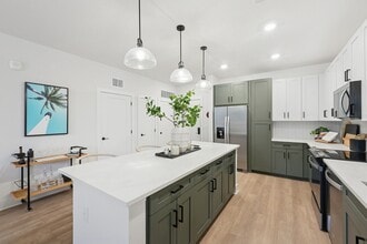 Building Photo - Alton LakeHouse