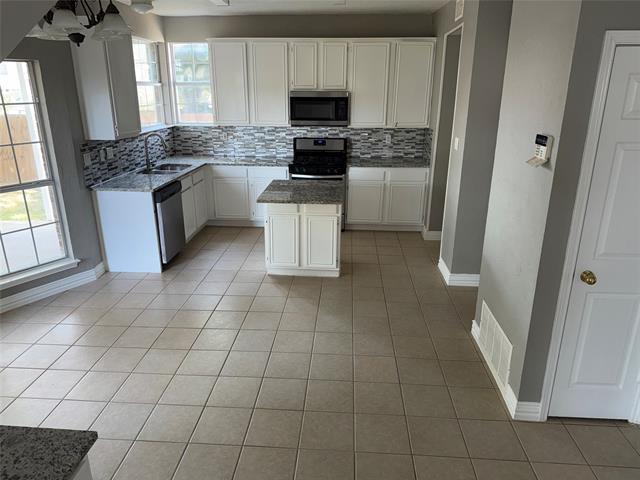 Building Photo - 5201 Tennis Villa Dr