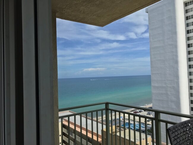 Foto del edificio - 2080 S Ocean Dr