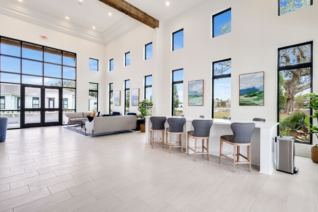 Building Photo - Lakewood Villas