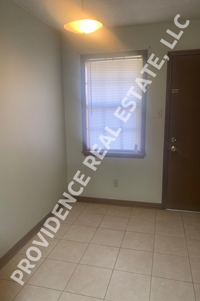Building Photo - 938 Sybil Dr