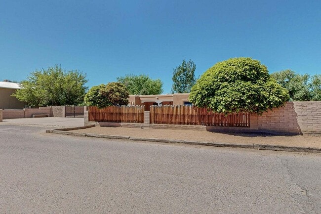 Building Photo - 501 Calle De