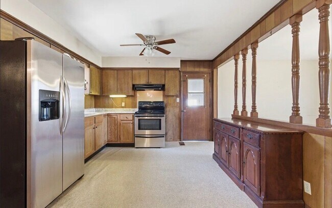 Building Photo - 2713 Edge O Lake Dr