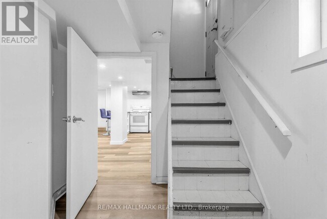 Building Photo - 10 Hartley Ave