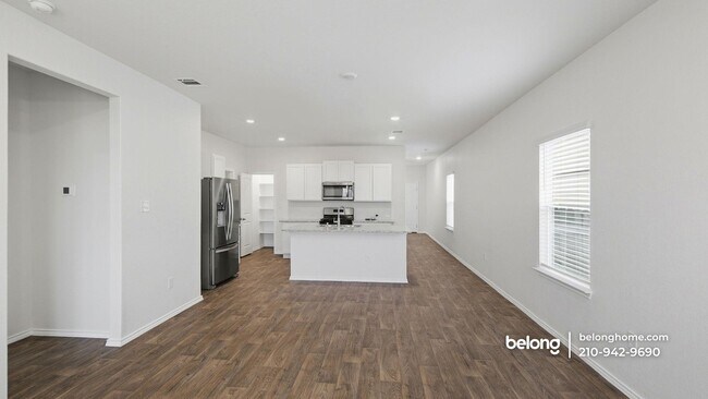 Foto del edificio - 15619 Garam Trl