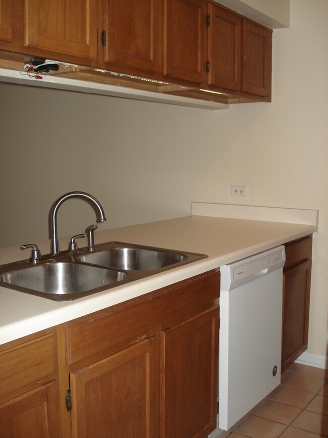 Foto del edificio - 1115 Regency Ct