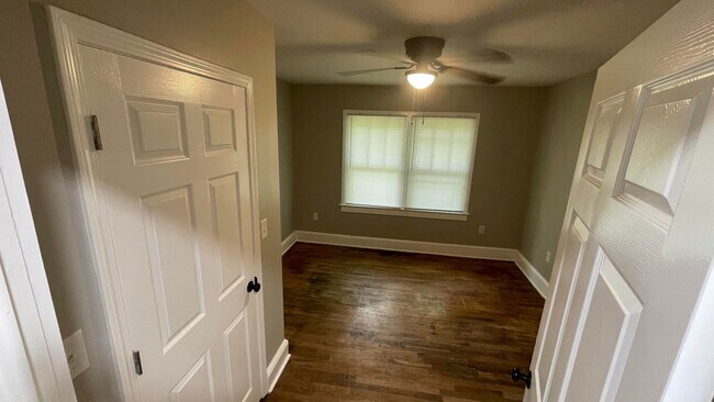 Building Photo - Newly Renovated 3br/2ba Home in Taylors, SC