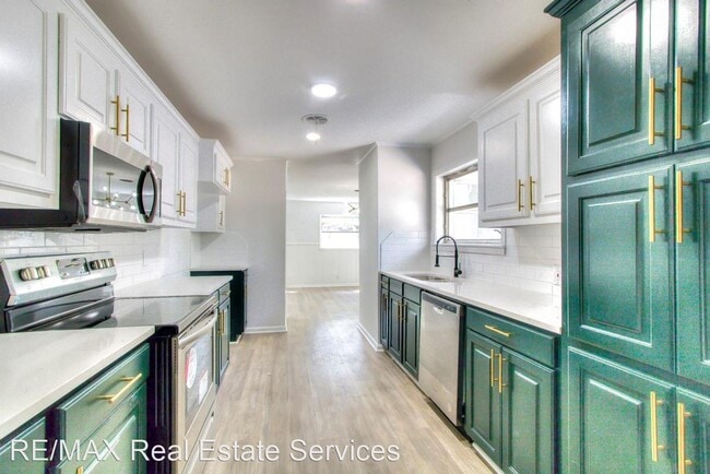 Building Photo - 3 br, 2 bath House - 823 Francais Dr