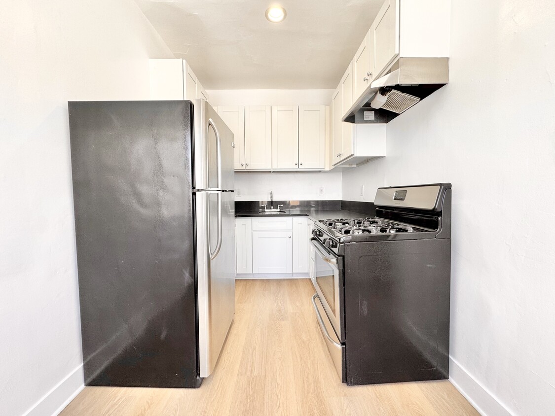 Foto principal - 4811 Melrose Ave