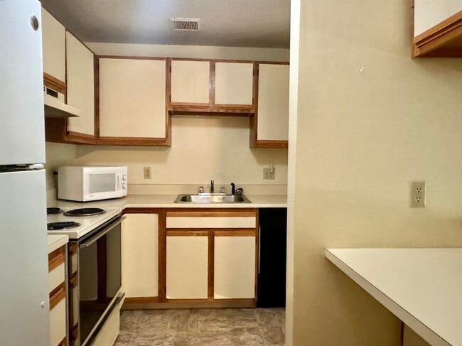 Building Photo - 19 Saco St