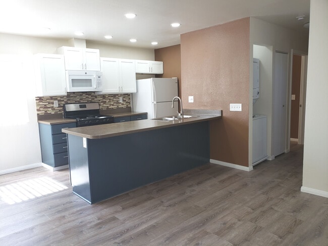 Building Photo - 1261 Victor St