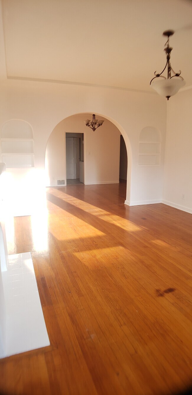 Dining room - 351 N Genesee Ave