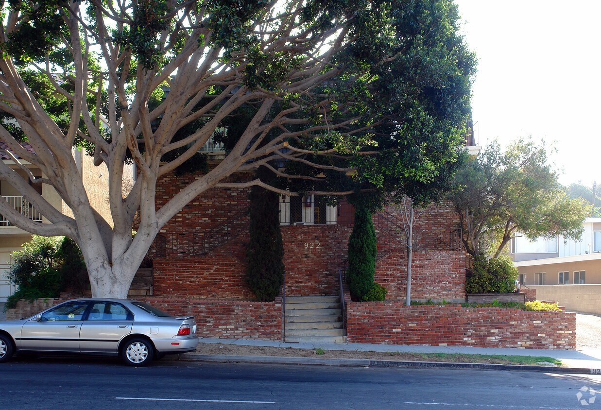 Primary Photo - 922 Main St