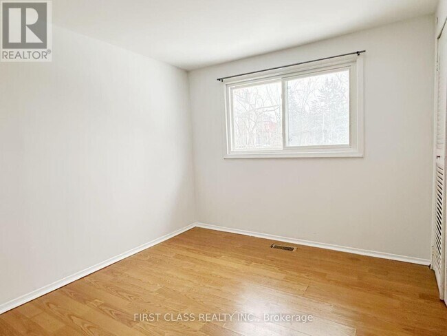 Photo du bâtiment - 1 Lakeside Crescent