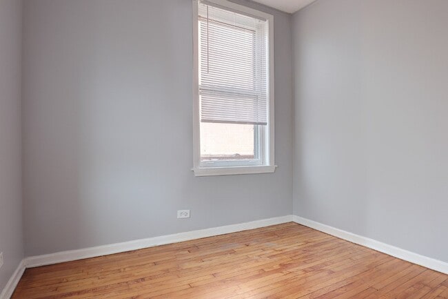 Bedroom 2 - 4139 N Western Ave