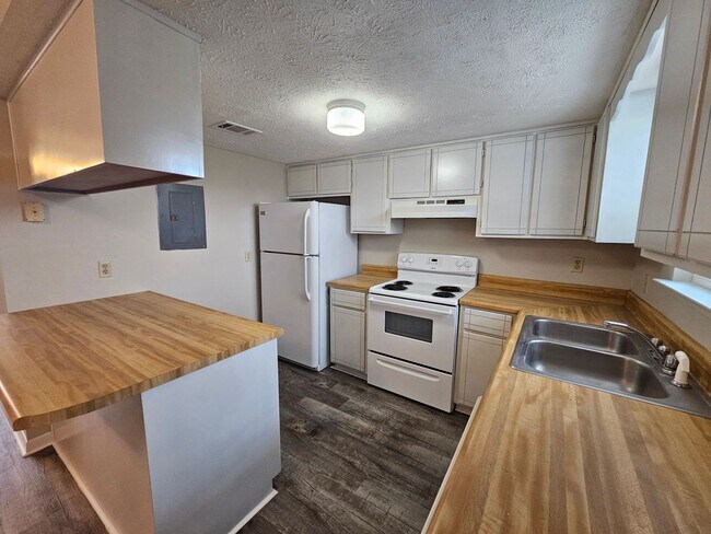 Foto del edificio - Efficient Townhome w/Spacious Floorplan & Convenient to Tyndall AFB! *SPECIAL: 1/2 OFF 1st Month'...