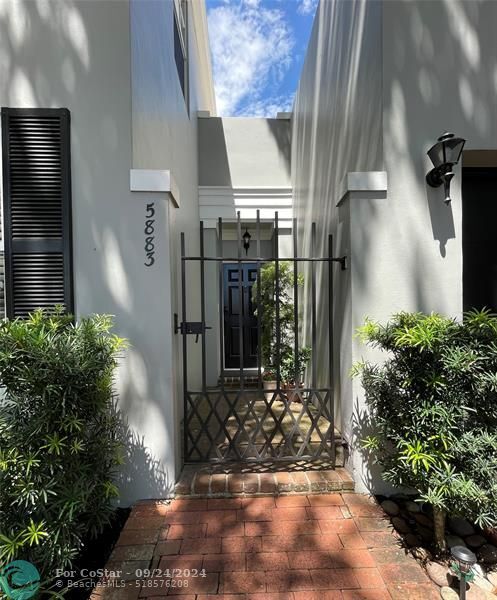 Foto del edificio - 5883 Bartram St