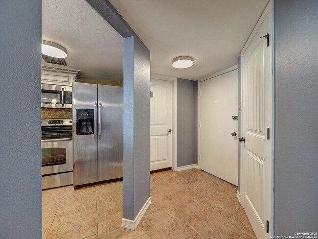 Foto del edificio - 15002 Windward Dr