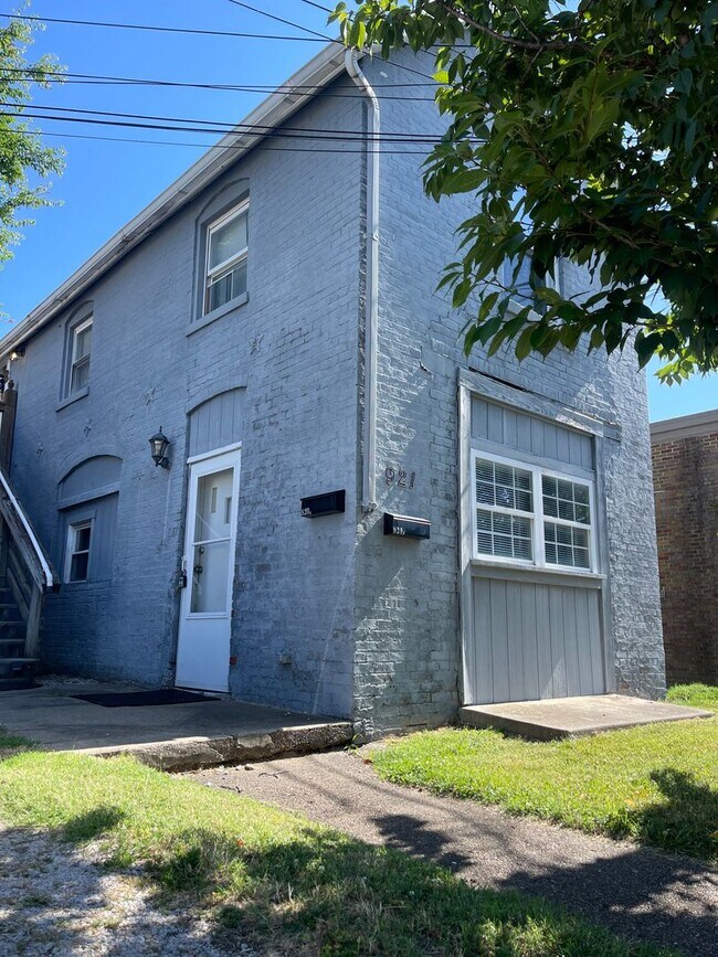 Building Photo - 921 W Illinois St