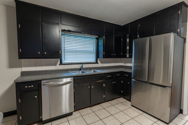 Foto del edificio - Charming 4 bedroom, 2 bathroom home located in Fayetteville, AR - 6 Month Lease