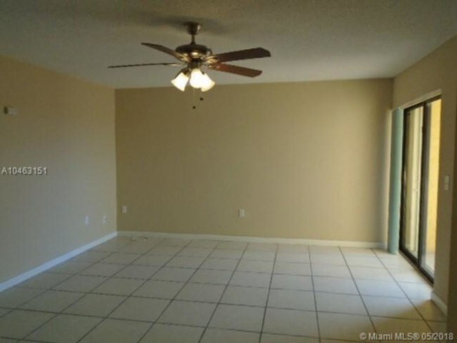 Building Photo - 2/1 Condo - Move in Ready!