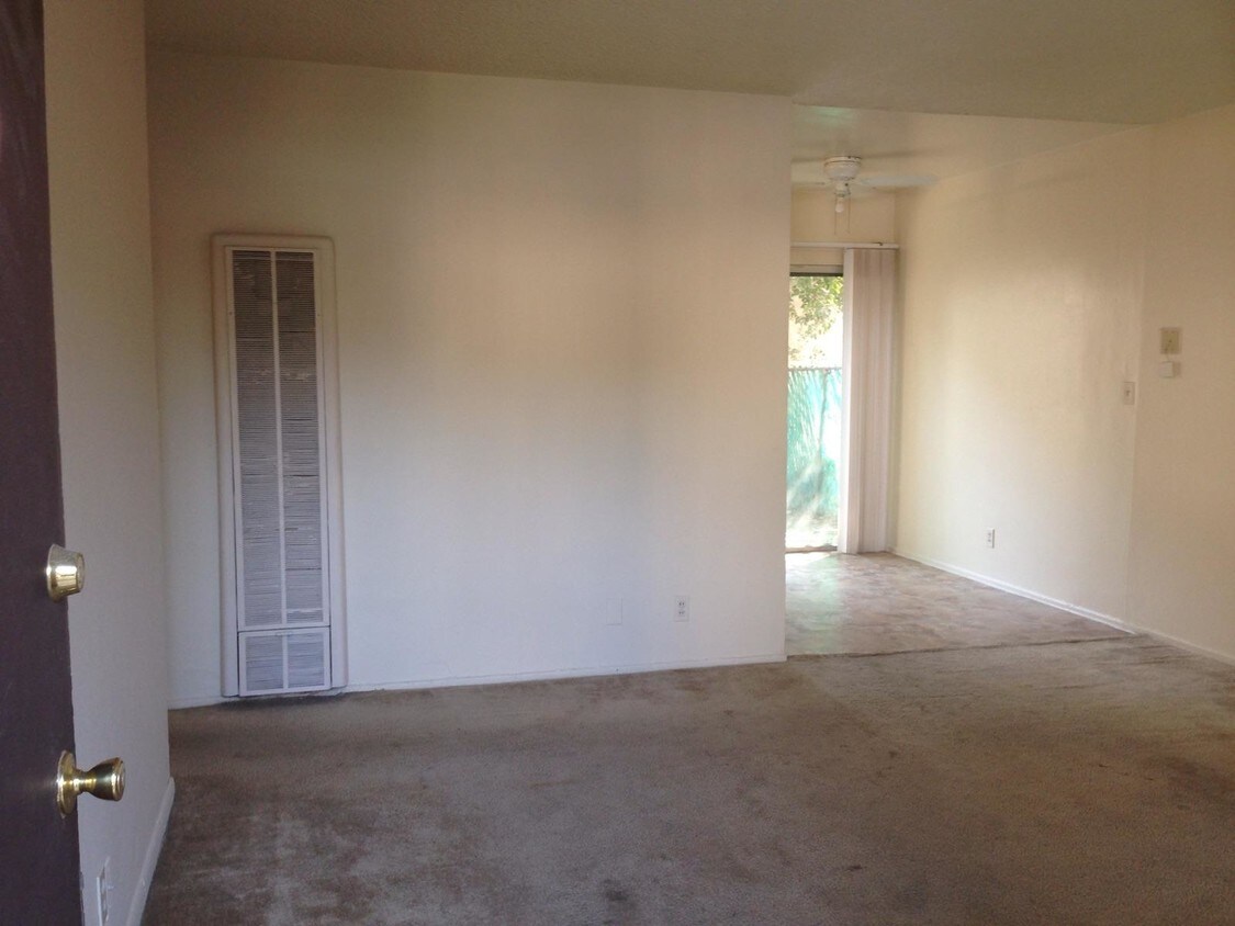 24812 Newhall Ave Unit 18, Santa Clarita, CA 91321 Apartments in