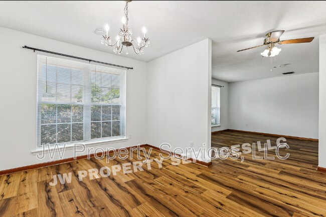 Foto del edificio - 2444 Somerset Dr